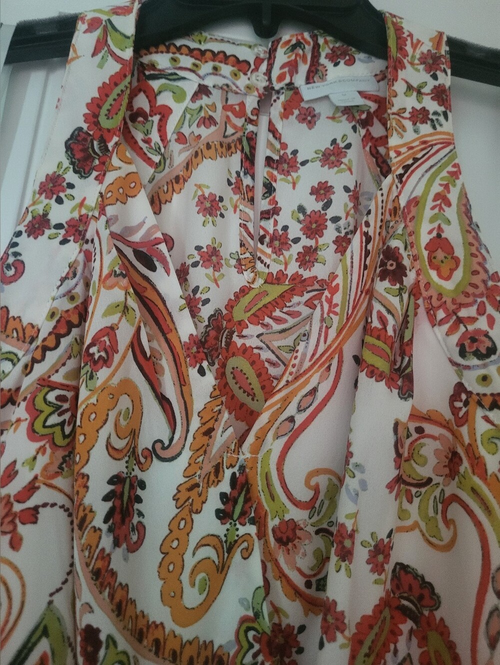 New York & Company White Paisley Halter Style Top and Pants Set. - Picture 2 of 14